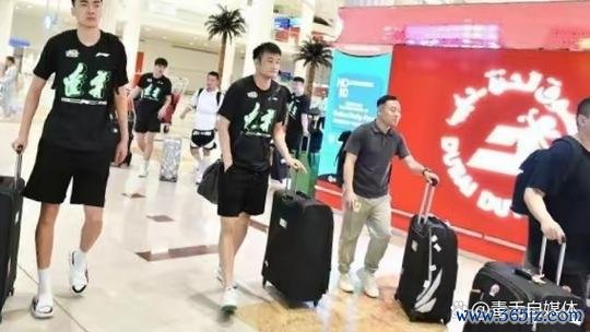 辽宁男篮启程迪拜出战国际篮联亚冠联赛