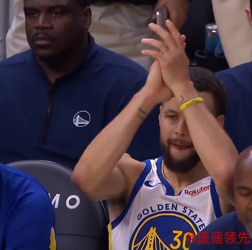 库里25分钟在场-25双眼无神！科尔提前一节放弃 勇士前景一片黯淡