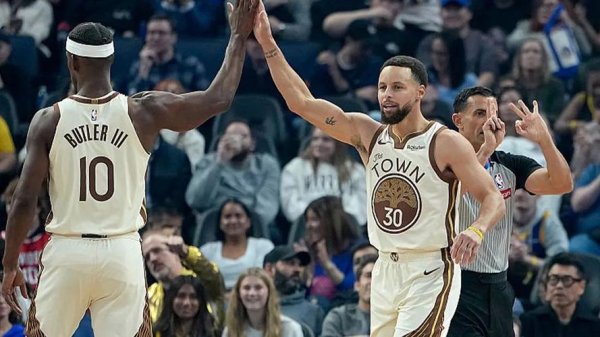 韦德体育下载 库里27+10德罗赞24分 勇士主场大胜送国王七连败